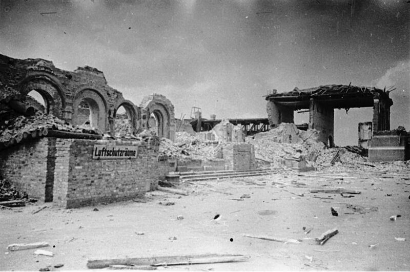 Файл:27-iyunya-1944-zh.d-vokzal-Vdovenko.jpg