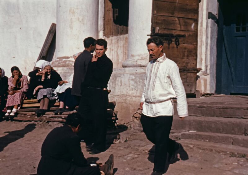 Файл:Pokrovskaya-cerk-papert-avgust-1941.jpg