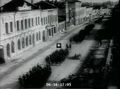 Советские войска проходят маршем после освобождения города.