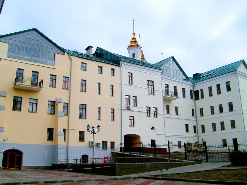 Файл:Tolstogo dvor 2009.jpg