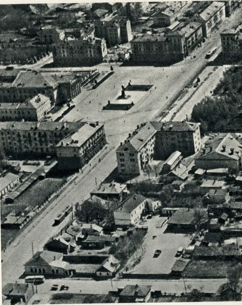 Файл:Lenin Square.jpg