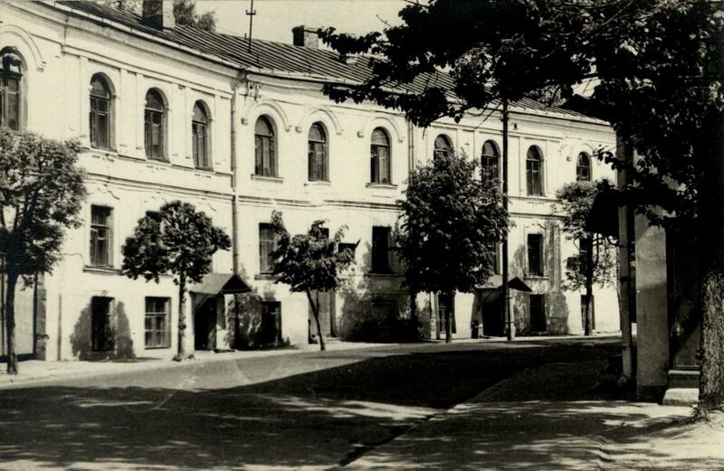 Файл:Tolstogo 1980-e.jpg