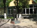Памятник Соллертинскому у входа в музыкальный колледж. Май 2013