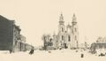 Церковь святых Петра и Павла. Слева дома 30 и 32. 1941-44 года
